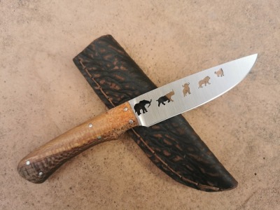 LOT 16 Custom made hunting knife & sheath