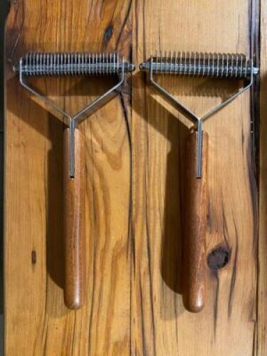 2 X BRUSHES