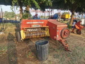 LOT 46 1x 370 NEW HOLLAND STAMP BALER