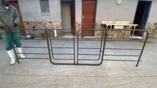 LOT 25 13x TSK 3 panel with double gate - 2850 x 900 mm high (Betaal per stuk om lot te neem)