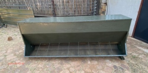 LOT 52 10x Self feeder single side (no lid on top) (Betaal per stuk om lot te neem)