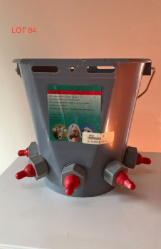 LOT 84 1x Kerbl lamb milk bucket