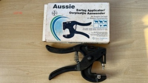 LOT 82 1x Aussie ear tag applicator
