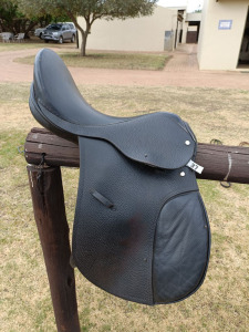 1 x Solo Saddle Black