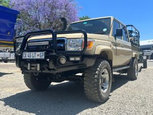 1X Land Cruiser DC 4.5 V8 met raam