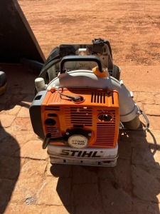 1X Stihl BR420 Blower