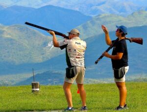 A TWO-DAY CLAY TARGET SHOOTING EXPERIENCE AT GOLD VALLEY LODGE FOR 6 PEOPLE