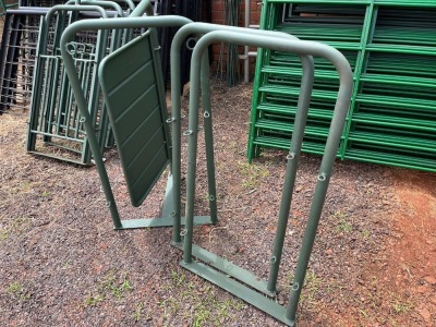 1x Taltec Two way sorting gate + 2 CRASH FRAMES Suzanne van Dyk BBS