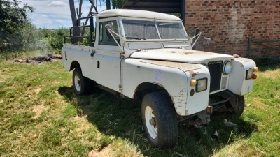 1X Land Rover Plaas Bakkie (Non runner + no papers) NKOMANE BOERDERY BK