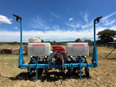 1X Monosem Lugdruk 4 ry Planter en Gifbakke 2017 NKOMANE BOERDERY BK