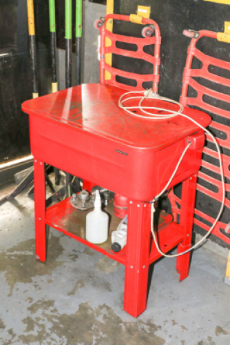 1 X AUTOPARTS WASH BAY