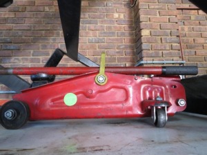 1 X TROLLEY JACK 1.5 TON