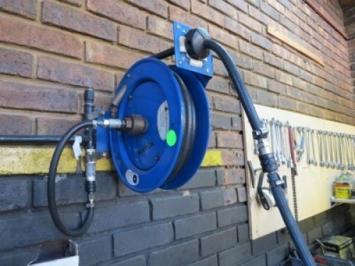 1 X HOSE REEL SMALL WITH HOSE