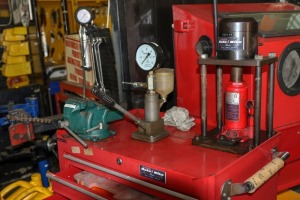 1 X CEF BRAKE HOSE PRESS AND ACCESSORIES WITH DIESEL INJECTOR TESTER WITH TOOL TROLLEY