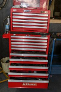 1 X 5 AND 10 DRAW MOBILE TOOLBOX COMPLETE WITH TOOLS