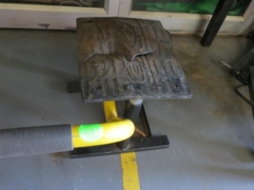 2 X MOTORBIKE OFFROAD STAND