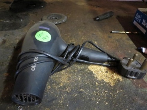 1 X HAIR DRYER