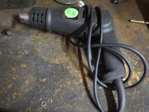 1 X BLACK & DECKER HOT AIR BLOWER