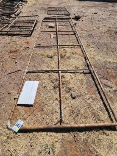 1 Item - Gate 6m long x 1,8 m high