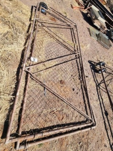 2 Item - Gate 4m long x 1,8 m high with wheel