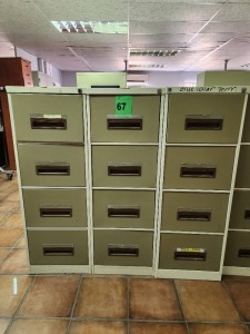 3 - ITEMS Cabinet filing1,32m high x 0,47m wide x 0 ,63m long ,4 drawers